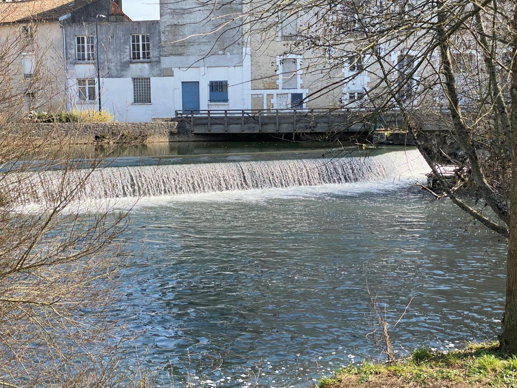 Logis Hotel Le Saint Georges Vivonne Kültér fotó
