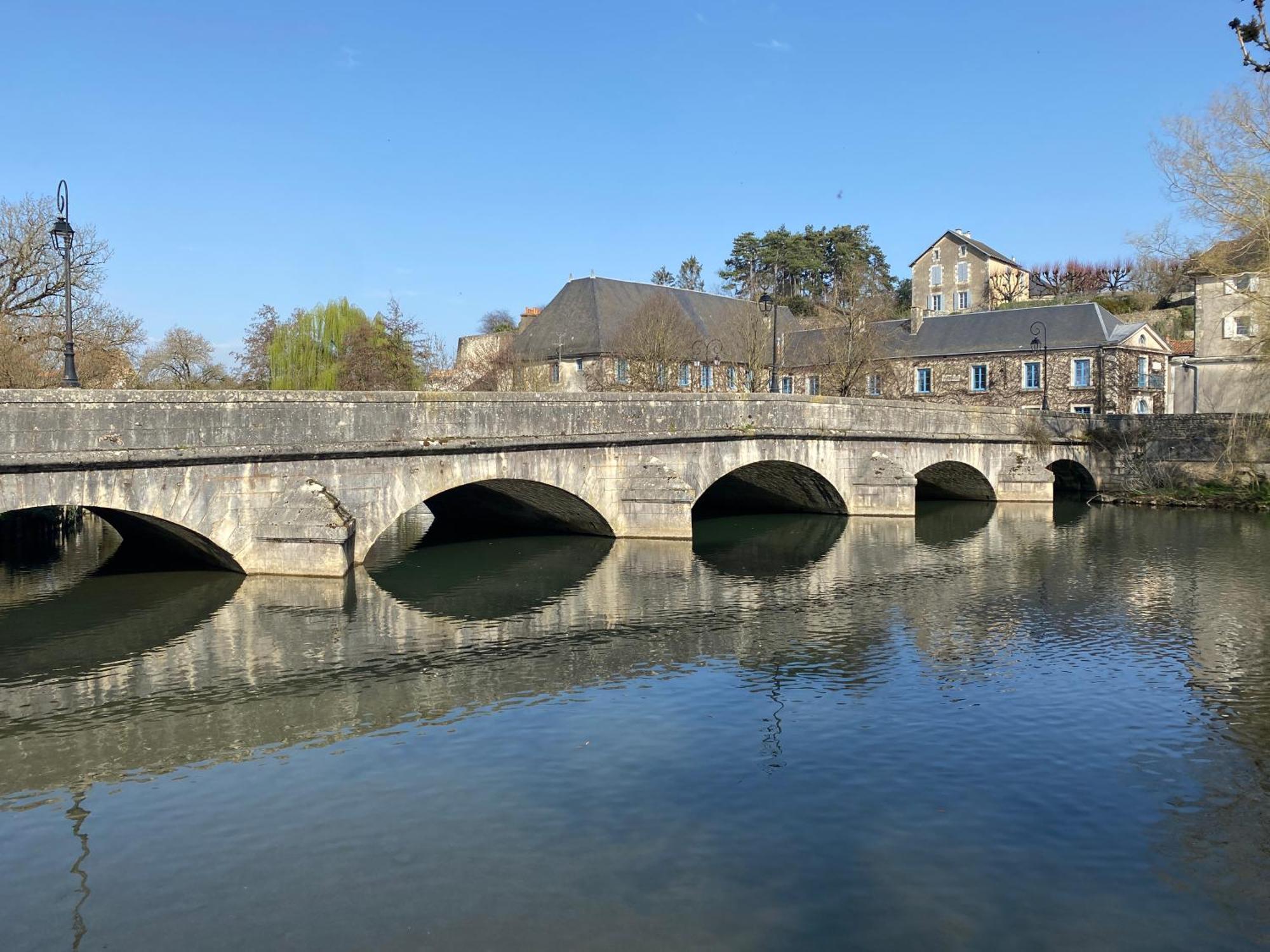Logis Hotel Le Saint Georges Vivonne Kültér fotó