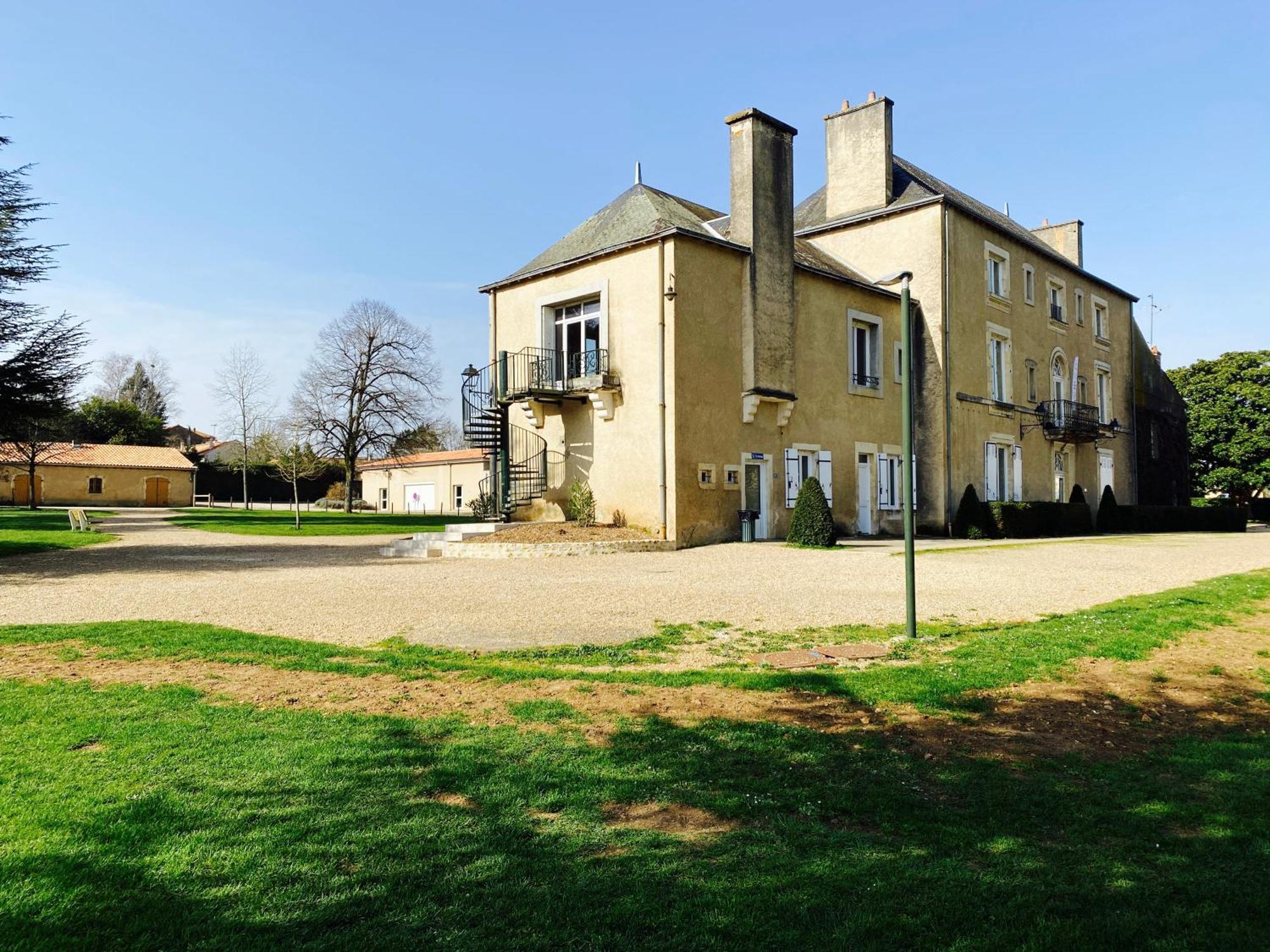 Logis Hotel Le Saint Georges Vivonne Kültér fotó