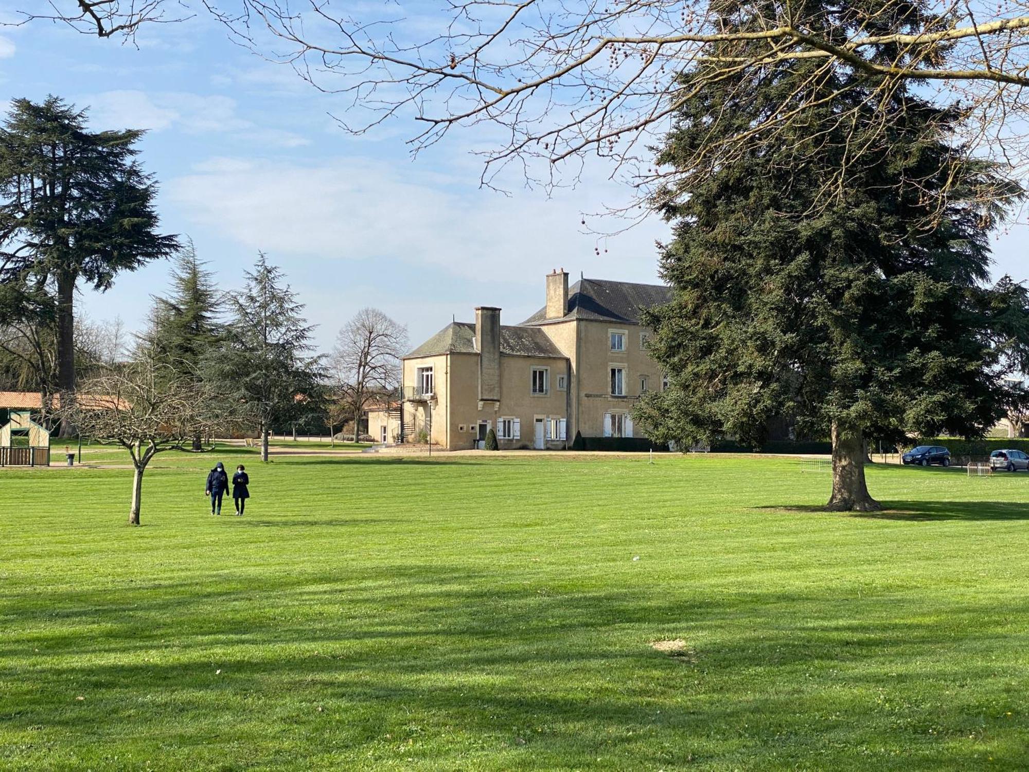 Logis Hotel Le Saint Georges Vivonne Kültér fotó